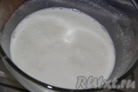 Хорошо перемешать и сметанный соус готов.
