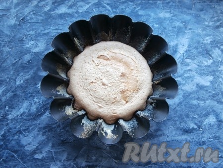 Выпекать кекс в разогретой до 180-190 градусов духовке 30-35 минут.&nbsp;