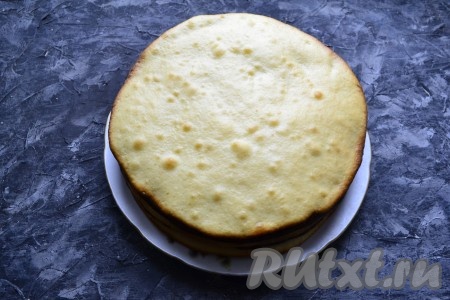 В итоге должно получиться 5-6 коржей.