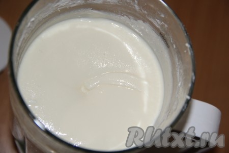 Пробить получившуюся массу до однородного состояния и наша творожная начинка для чизкейка готова.
