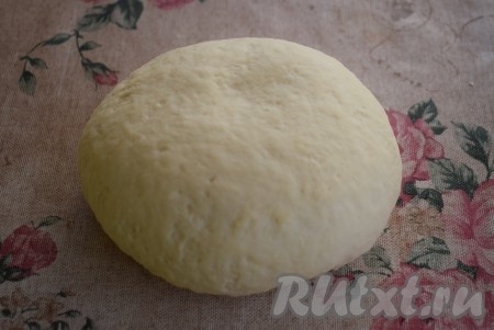 Отдохнувшее тесто станет более гладким и однородным.

