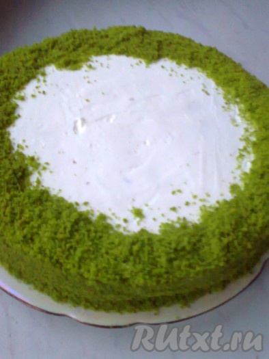 и посыпаем ей тортик.
