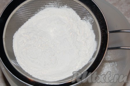 Муку просеять.