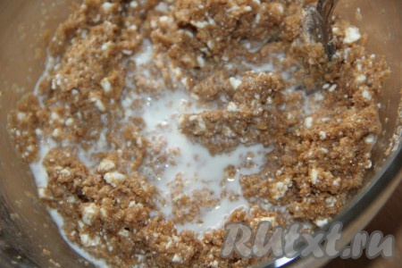 Влить молоко.&nbsp;
