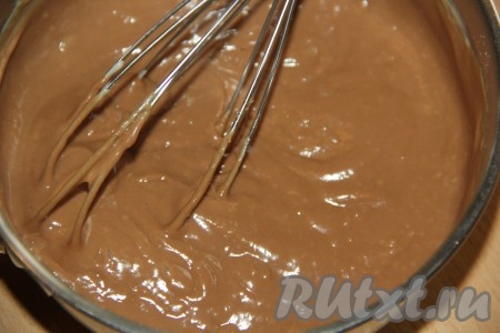 Перемешать массу до полного растворения шоколада.
