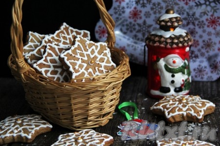 Вот такие красивые и вкусные имбирные пряники, приготовленные с добавлением ржаной муки, получились.
