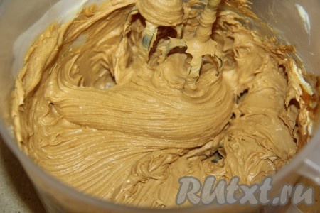Взбить получившийся крем в течение 3 минут (до однородного состояния).
