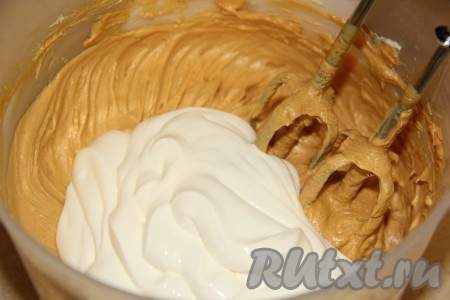 Затем добавить сметану.
