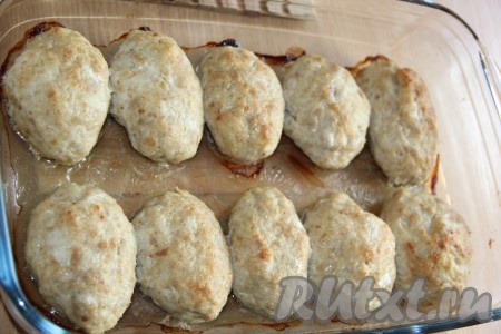 Готовые котлеты немного остудить.
