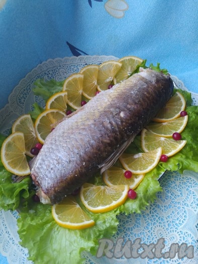 Белый амур, запечённый на соли в духовке