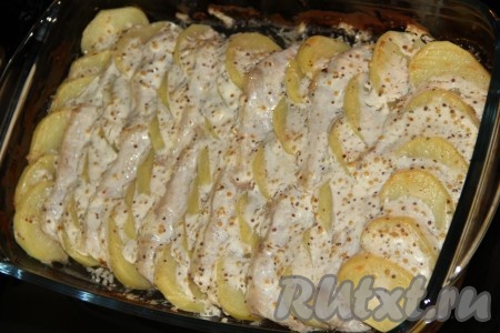 По прошествии времени достать форму из духовки.
