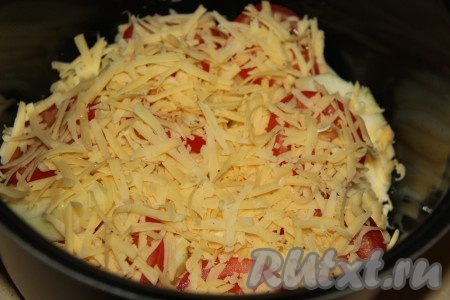 Овощи посыпать натёртым сыром, закрыть крышку мультиварки и выставить режим "Тушение" на 45 минут.&nbsp;