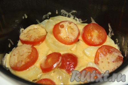 Овощи дадут сок и будут томиться в собственном соку.
