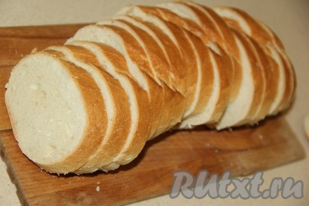 В магазине можно купить уже нарезанный батон, а можно нарезать батон на ломтики самостоятельно.&nbsp;
