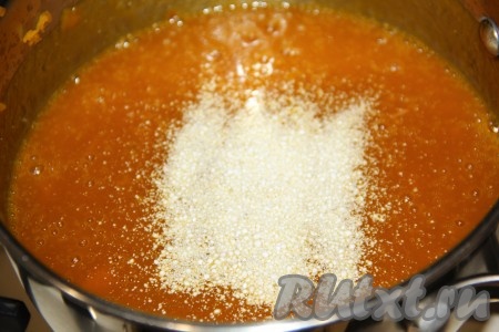 Снять тыквенную массу с огня, добавить лимонную кислоту, перемешать.
