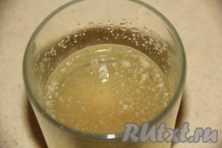 Пока варится тыква, желатин залить 100 мл воды и оставить набухать минут на 15-20.
