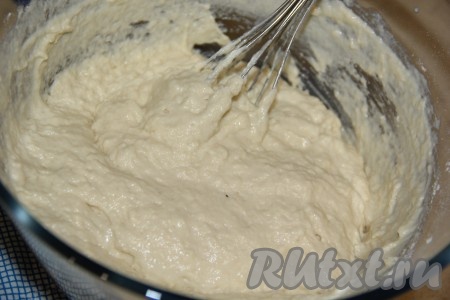 Должно получиться густое и вязкое тесто.
