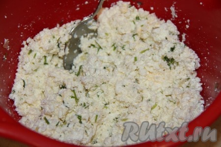 Тщательно перемешать и творожная начинка для приготовления курзе готова.