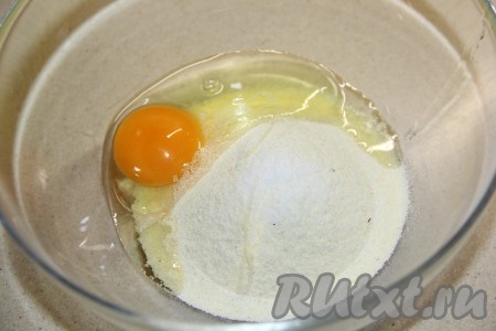 Добавить яйцо.