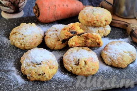 Постное морковное печенье с изюмом