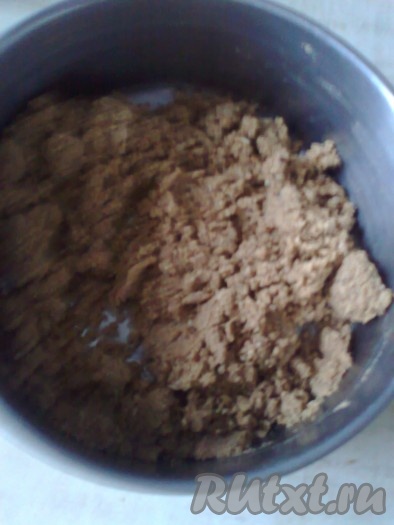 Хорошо перемешать семечки с мёдом.
