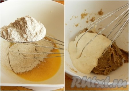 В яично-мясляную смесь вмешать муку, влить опару. Замесить мягкое тесто.