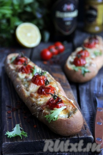 Вот такой аппетитный, сытный, очень вкусный багет с ветчиной и сыром получился.
