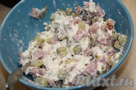 Тщательно перемешать начинку.