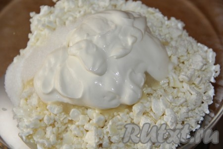 Добавить сметану.
