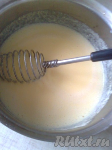 Хорошо перемешать (до полного растворения желатина).
