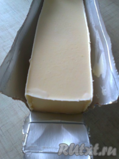 разрезать с помощью ножниц упаковку
