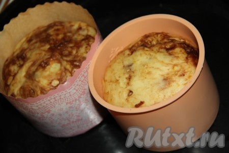 Оставить тесто для подъёма в формах на 1 час в тёплом месте.
