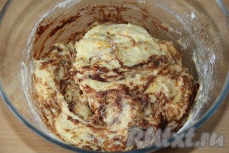 Оставить тесто в тёплом месте на 2 часа. Тесто увеличится в объёме раза в 2.
