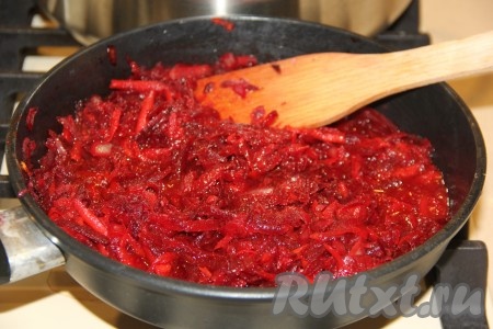 Перемешать овощи и тушить ещё минут 5-7.
