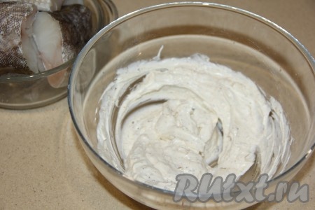 Тщательно перемешать получившуюся смесь и сметанный маринад готов.
