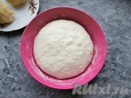 Через час тесто должно увеличиться в 2-3 раза.