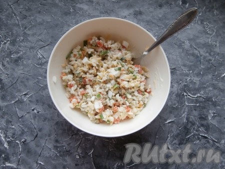 Салат перемешать.