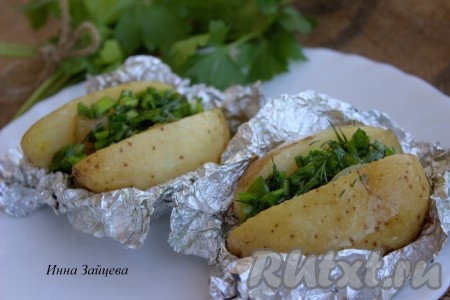 Печёная картошка с салом в духовке