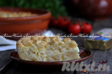 Пирог с жареным луком и плавленными сырками