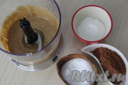 Взвесить сахарную пудру и какао.
