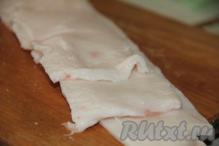 У меня вышло из одного кусочка сала три пластины (количество пластин будет зависеть от толщины вашего сала).