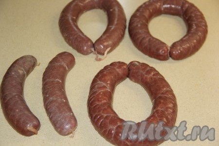 У меня получились три длинные печёночные колбаски и две средние.