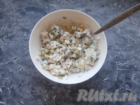 Хорошо перемешать содержимое миски.