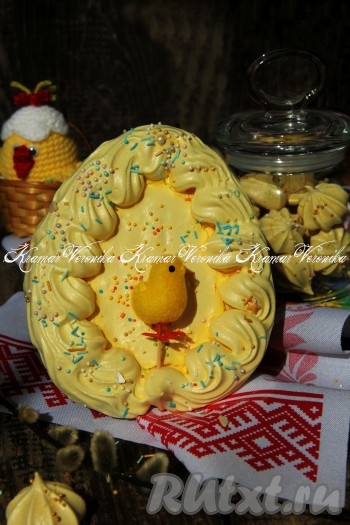 Яйца из меренги, приготовленные на Пасху, получились и вкусными, и красивыми, и очень нежными, они станут отличным украшением для праздничного стола!