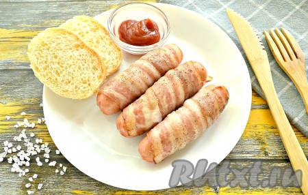 Сосиски в беконе в духовке