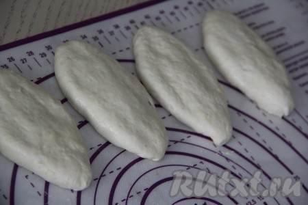 Сформировать все пирожки с картофельной начинкой.