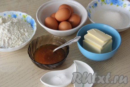 Подготовить продукты для замешивания теста.
