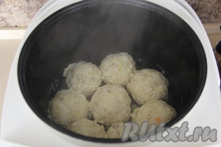 Закрыть крышку мультиварки и выставить режим "Тушение" на 30 минут.