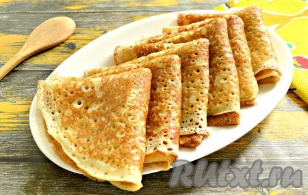 С удовольствием угощайтесь вкусными блинчиками с дырочками, замешанными на кефире и молоке!