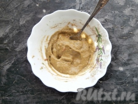 Добавить лимонный сок и соль по вкусу, намазку перемешать.